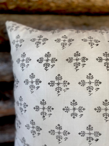 Sequim<br>Colour Excalibur<br> King size 20 x 36"<br> Queen size 20 x 30"