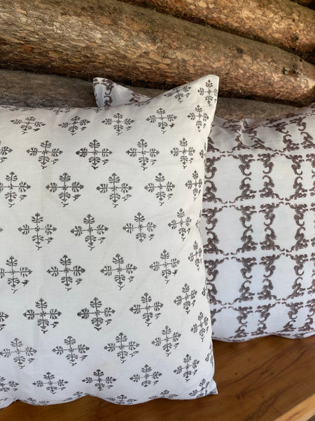 Sequim<br>Colour Excalibur<br> King size 20 x 36"<br> Queen size 20 x 30"