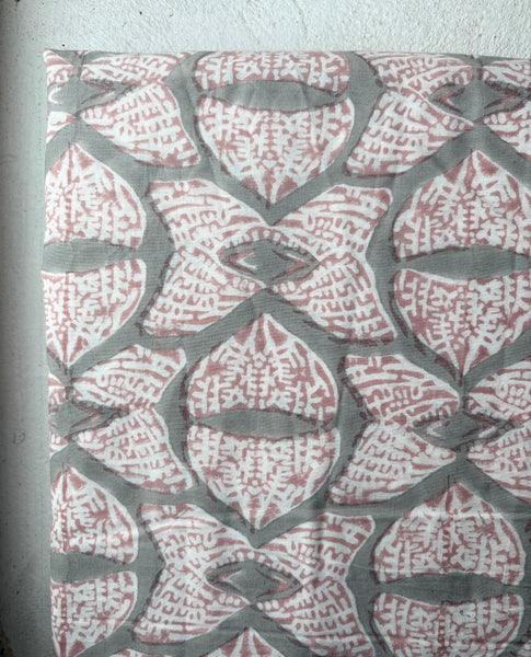 Tahlequah<br>Colour <br>Smoke/Rose Clay<br> Sun Bed