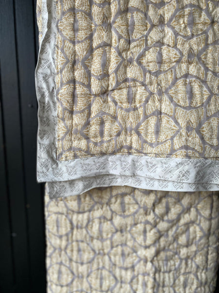 Limited Edition!<br>Tahlequah<br> Colour Rattan/Aura<br> Hand stitched<br> Linen Quilt